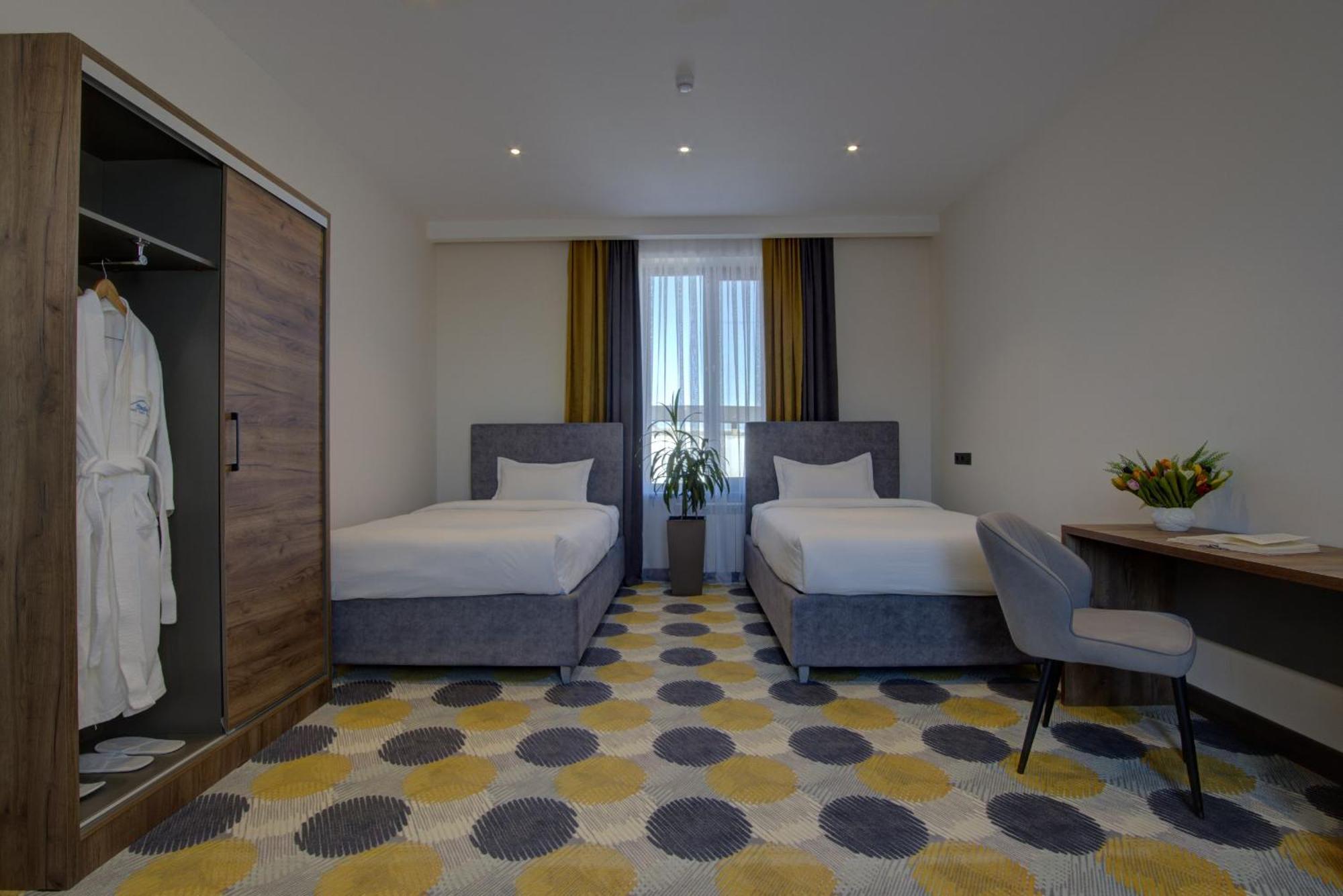 Grand Khan Tengri 4* Naryn 外观 照片