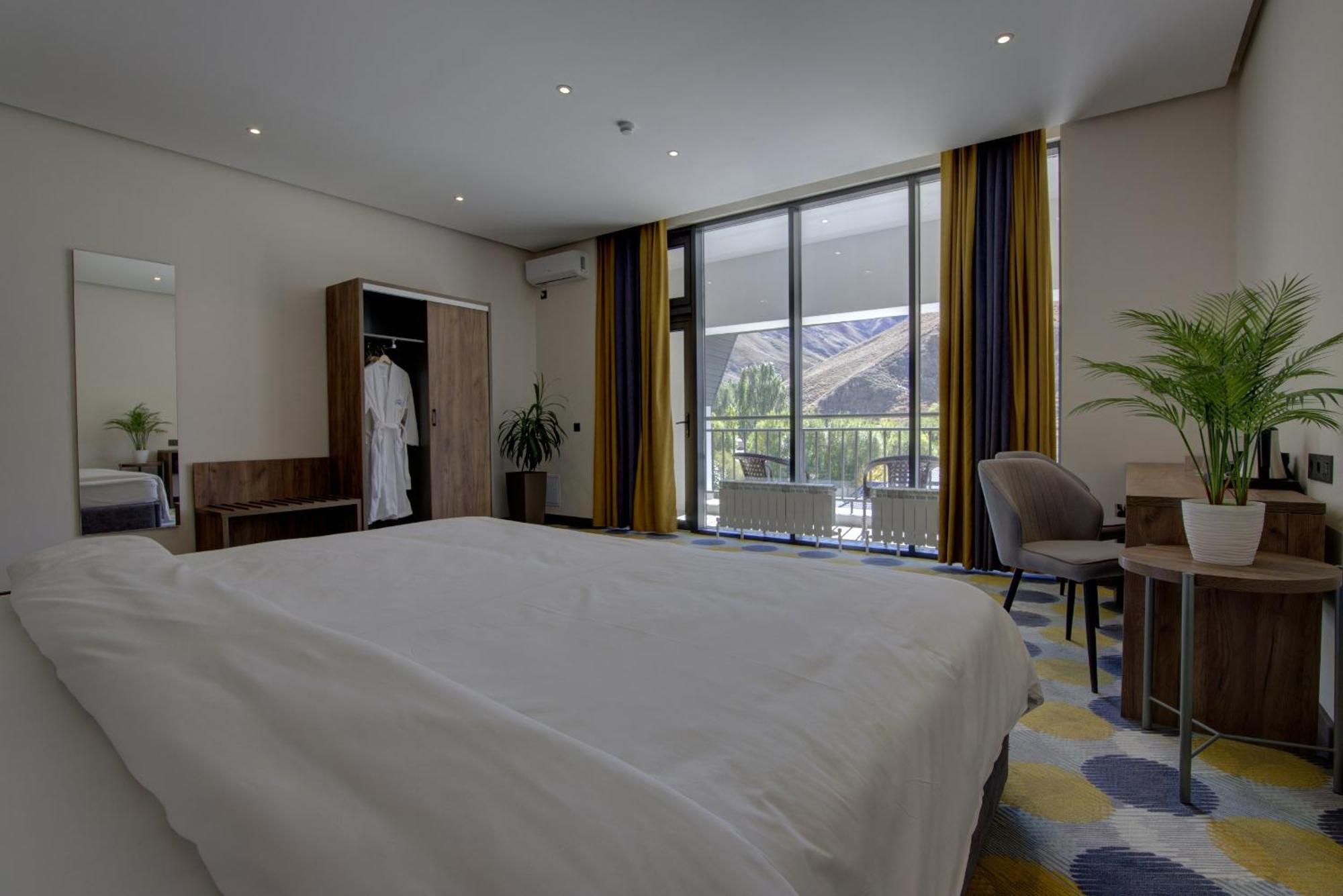 Grand Khan Tengri 4* Naryn 外观 照片